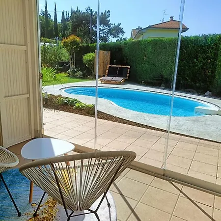 Picnic And Pool Guest house