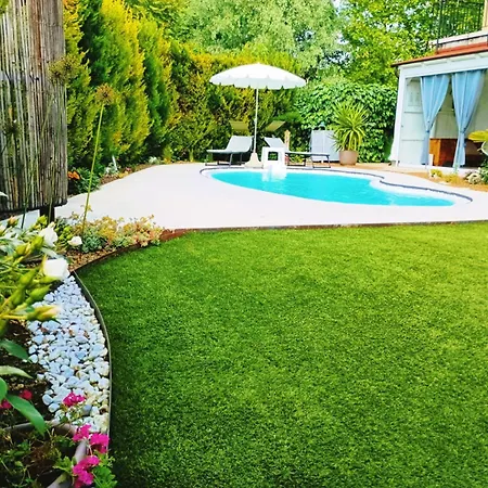 Picnic And Pool Guest house *