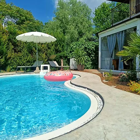 Guest house Picnic And Pool