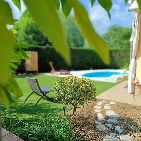 Picnic And Pool 卡斯特努沃德加尔达